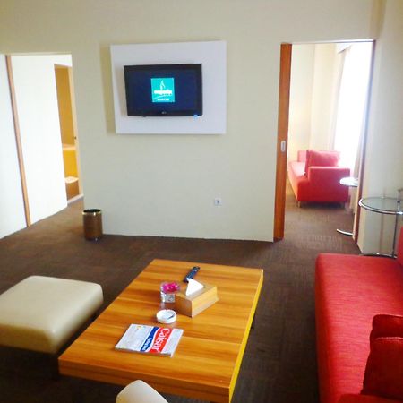Sapadia Hotel Siantar Пематангсиантар Экстерьер фото
