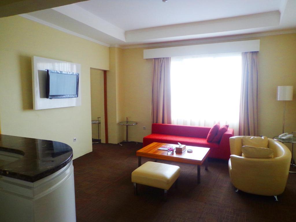 Sapadia Hotel Siantar Пематангсиантар Экстерьер фото